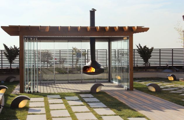 chimenea di diseño central de exterior Ergofocus